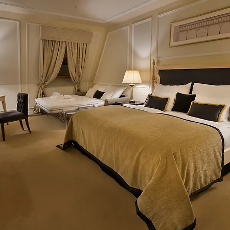 Loft Hotel 4*